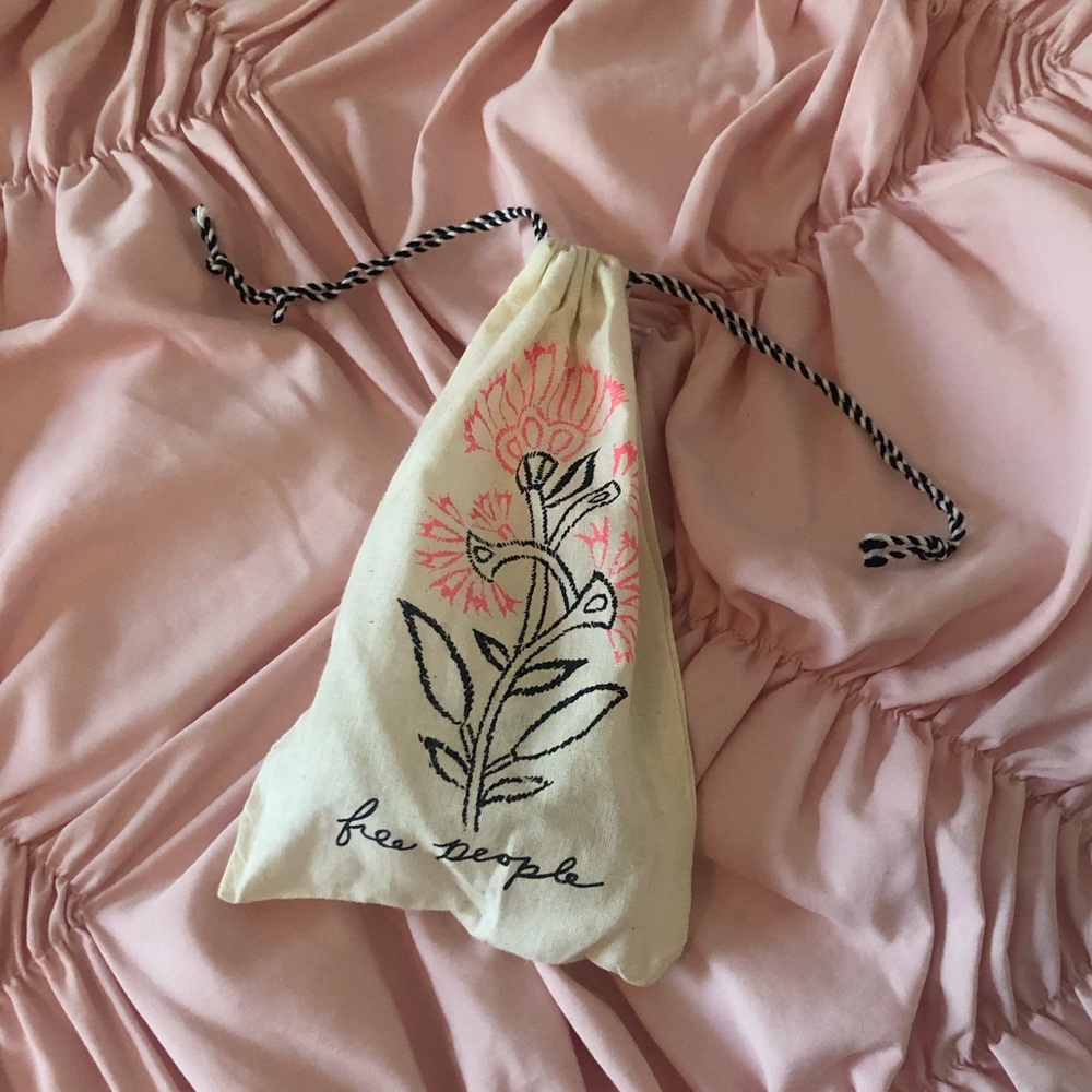 ✨Free People Hair Clip In Bag✨